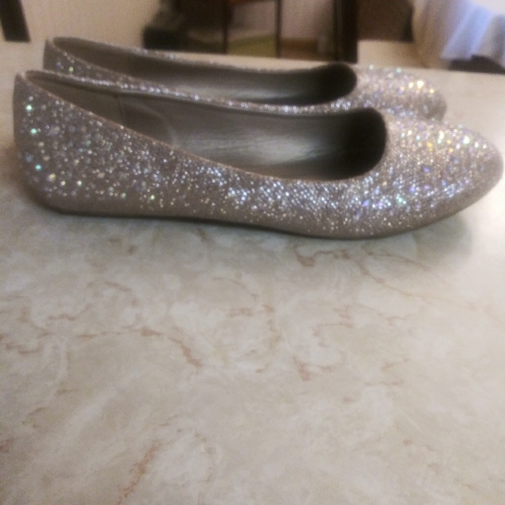 Flats - Picture 2 of 4